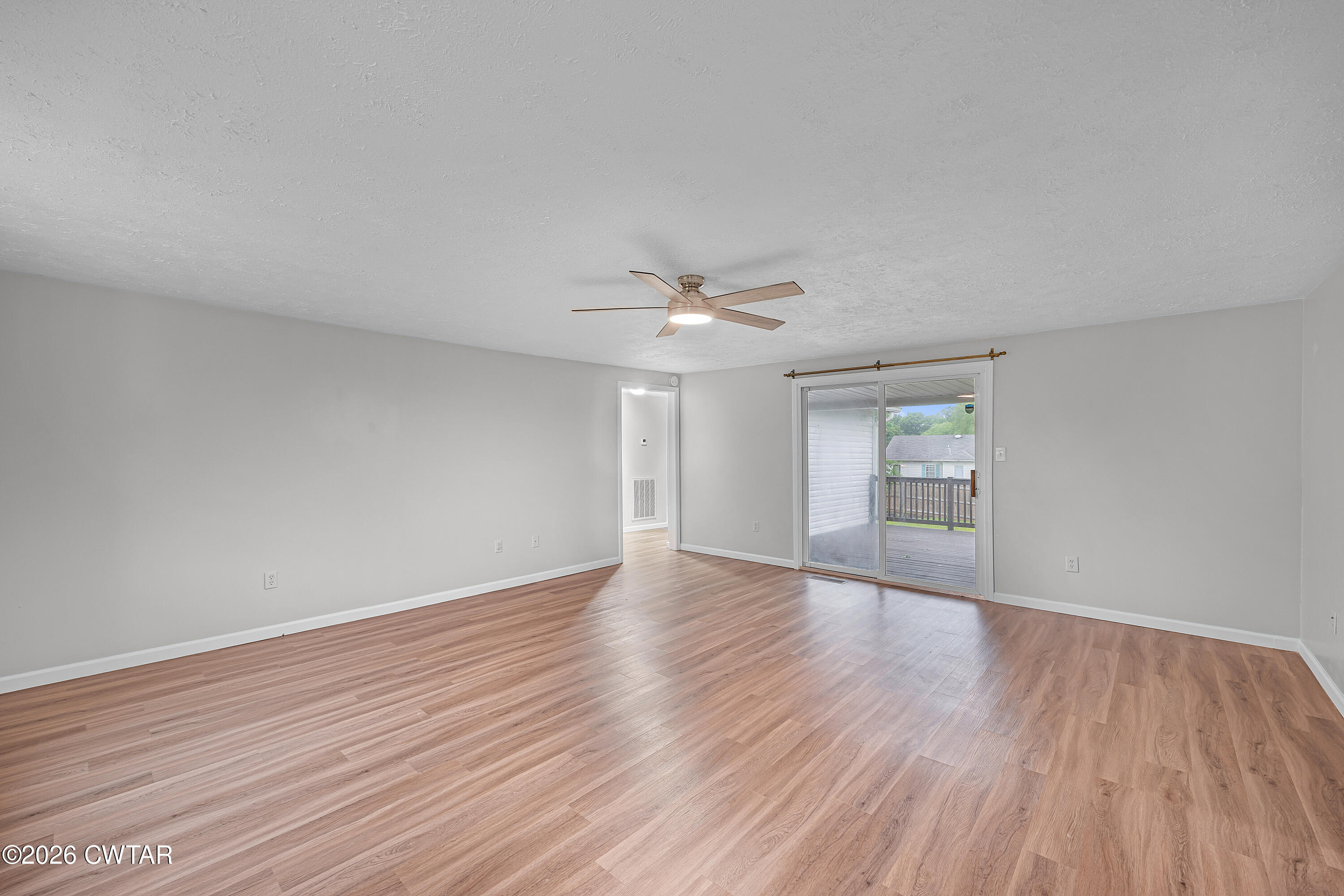 185 Henderson Road Jackson, TN 38305 - Photo 5 of 20 Living Room