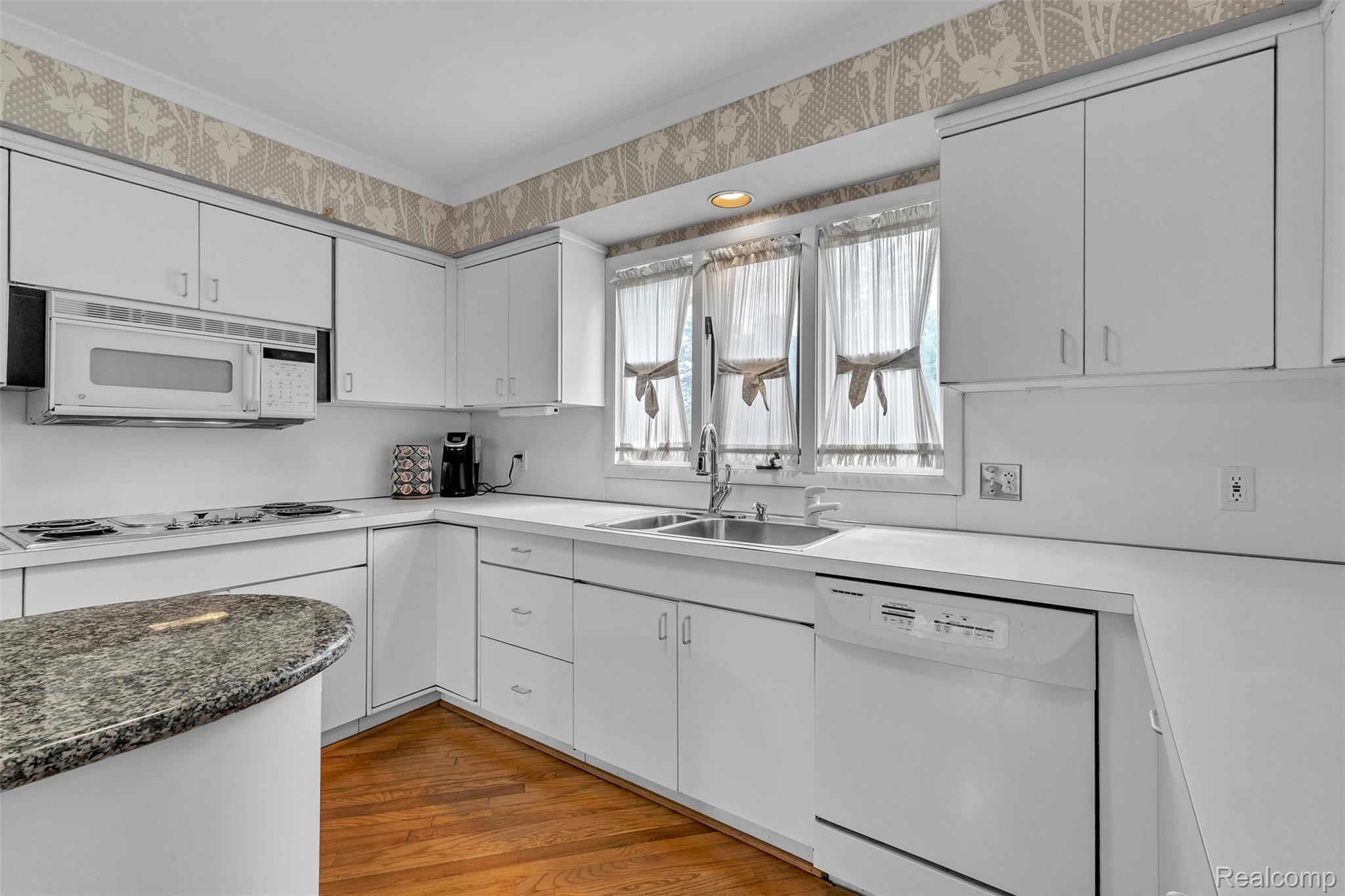 5520 Ridgewood Road West Bloomfield, MI 48322 - Photo 25 of 52 ridgewood-25.jpg