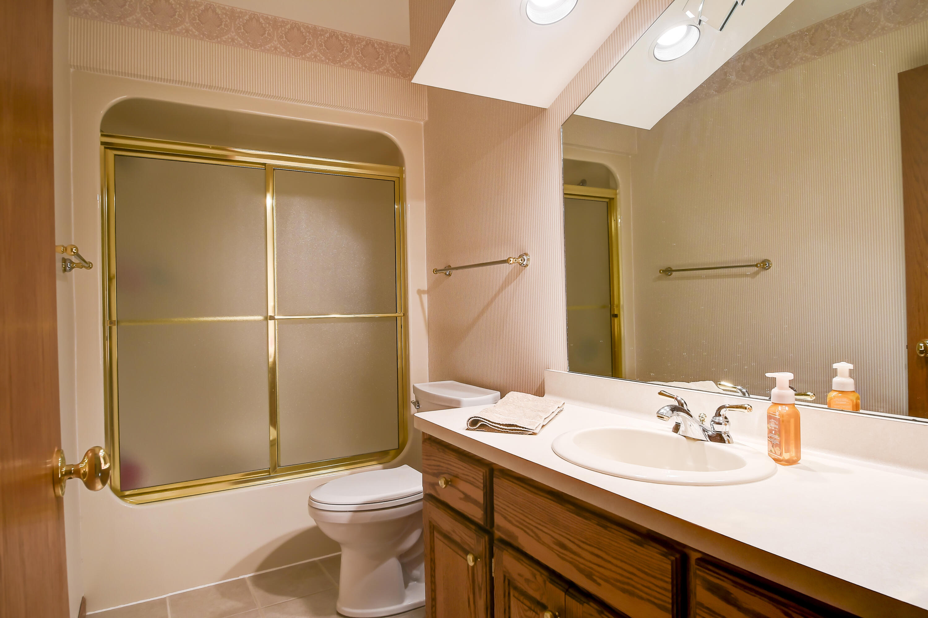 2214 Willowbrook Drive West Bend, WI 53090 - Photo 10 of 21 Guest bath