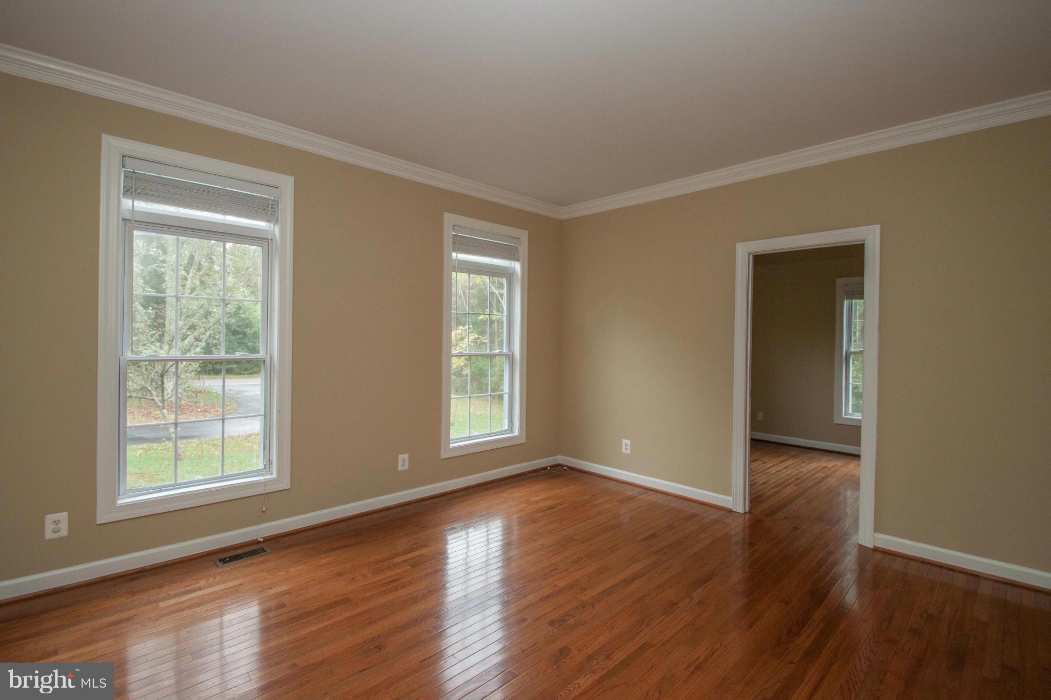 11200 Henderson Road Fairfax Station, VA 22039 - Photo 3 of 24 Living Room