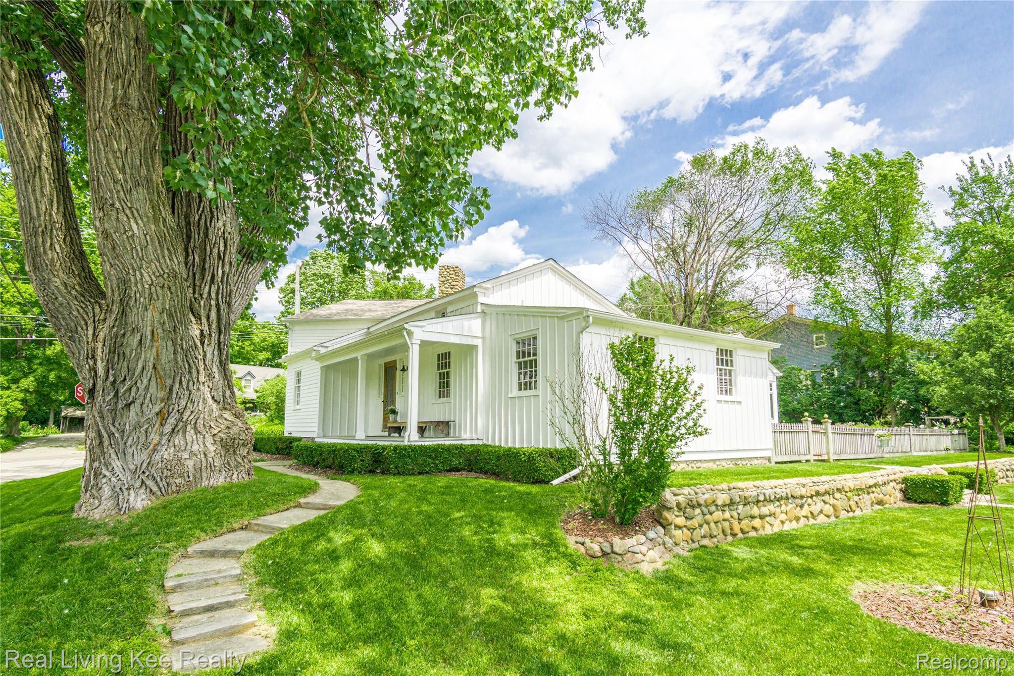 960 East Tienken Road Rochester, MI 48306 - Photo 4 of 56 Exteriors (4 of 15).jpg