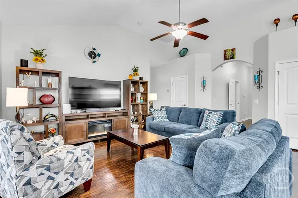 $3,450 | 88 Crystal Lake Drive, Savannah, GA 31407