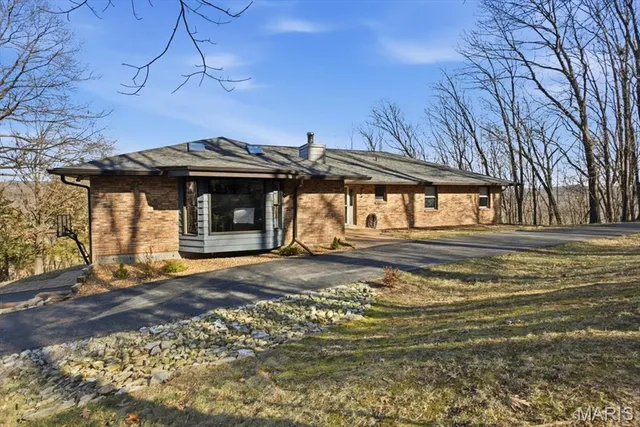 $725,000 | 9 North Trail Drive, Eureka, MO 63025