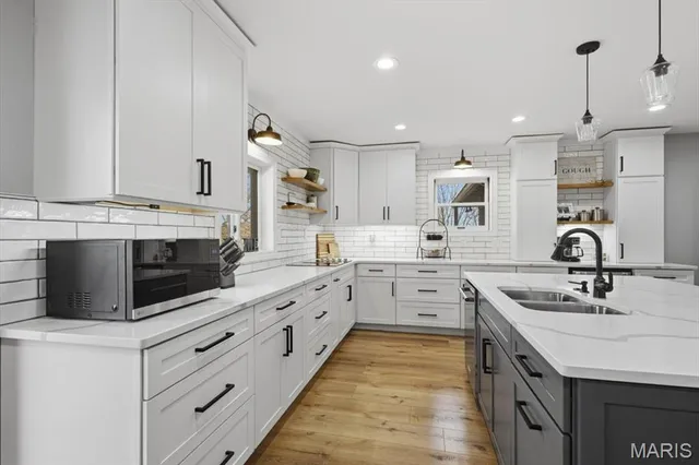 $725,000 | 9 North Trail Drive, Eureka, MO 63025