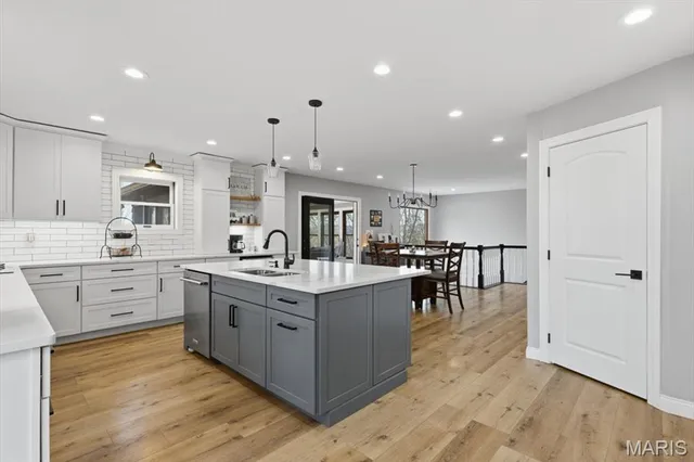 $725,000 | 9 North Trail Drive, Eureka, MO 63025