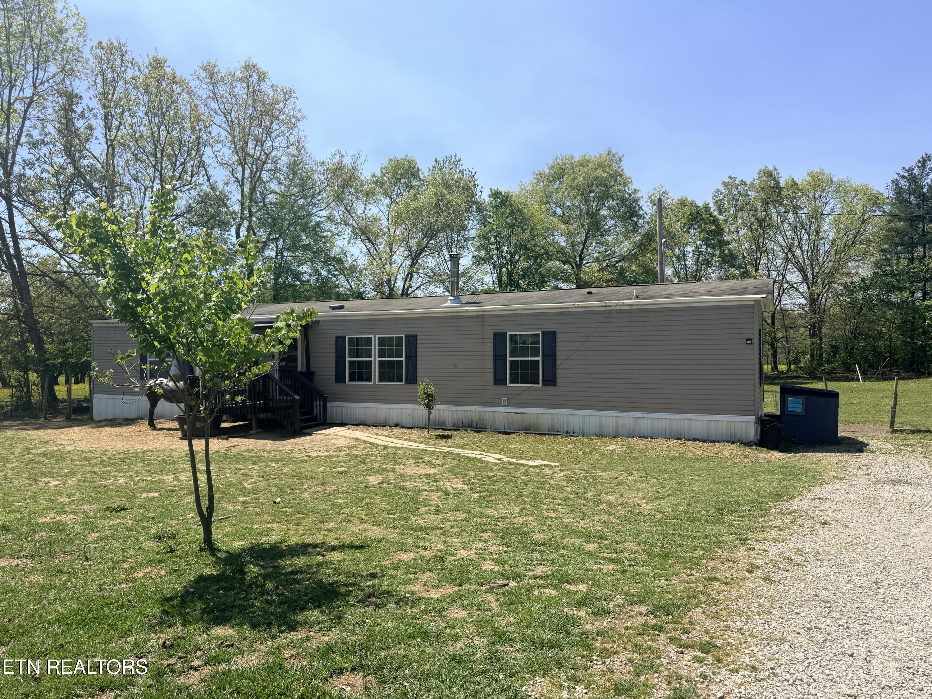 174 Claude Howard Road Deer Lodge, TN 37726 - Photo 3 of 44 IMG_3830