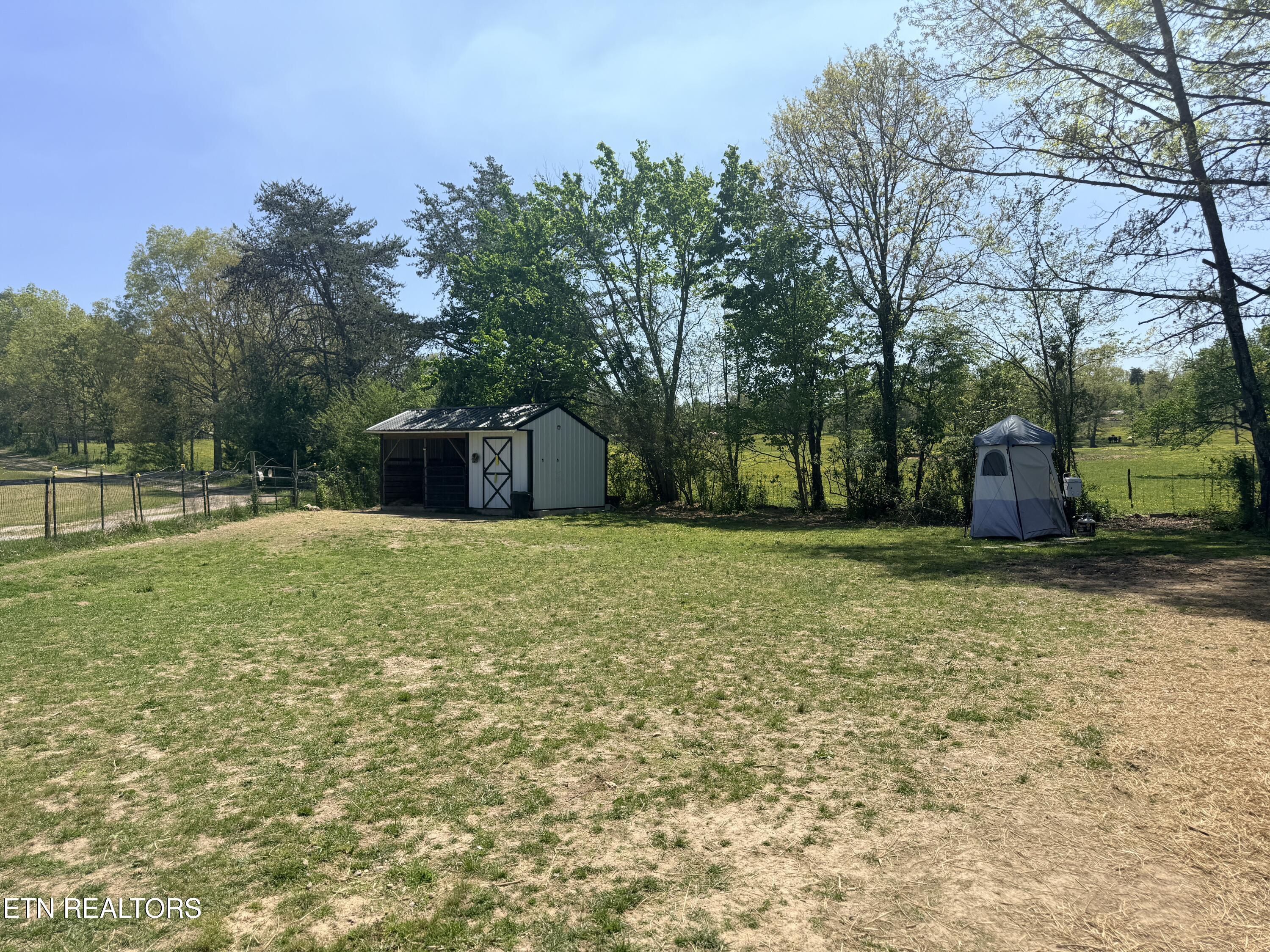 174 Claude Howard Road Deer Lodge, TN 37726 - Photo 6 of 44 IMG_3864