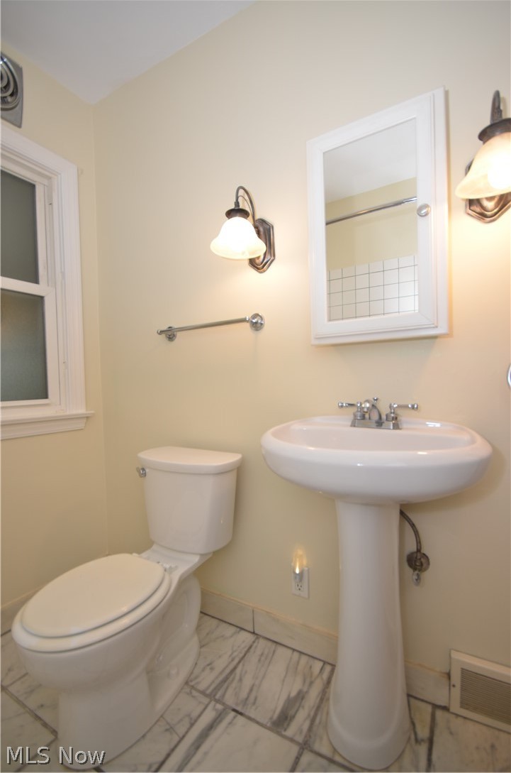 2865 Lee Road Silver Lake, OH 44224 - Photo 16 of 35