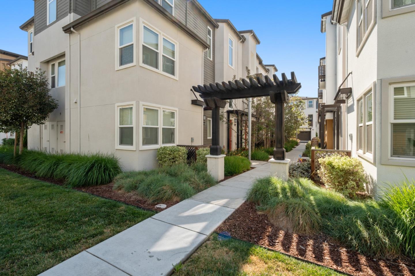39447 Finial Common Fremont, CA 94539 - Photo 6 of 48 a front view of a house with garden