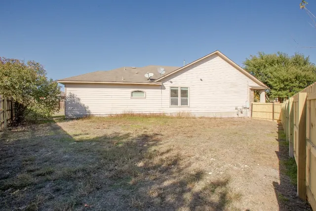 $1,675 | 236 Caddis Cove, Kyle, TX 78640