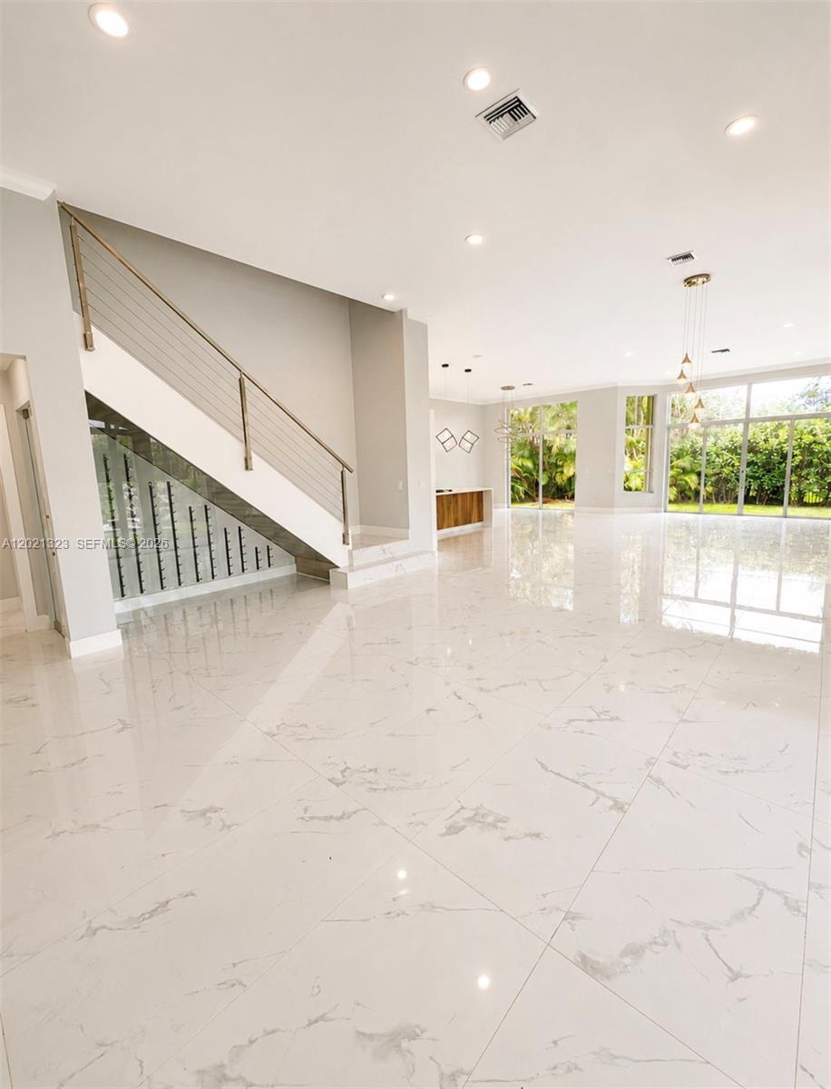 354 Mallard Road, Unit O Weston, FL 33327 - Photo 9 of 29 a view of an empty room