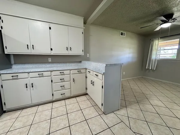 $1,825 | 2823 54th Street, Lubbock, TX 79413