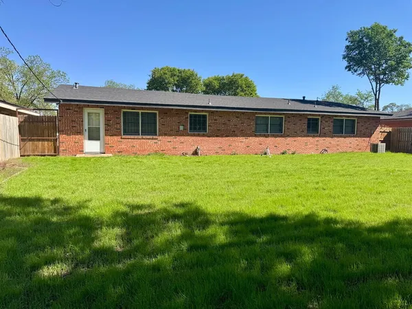 $1,825 | 2823 54th Street, Lubbock, TX 79413
