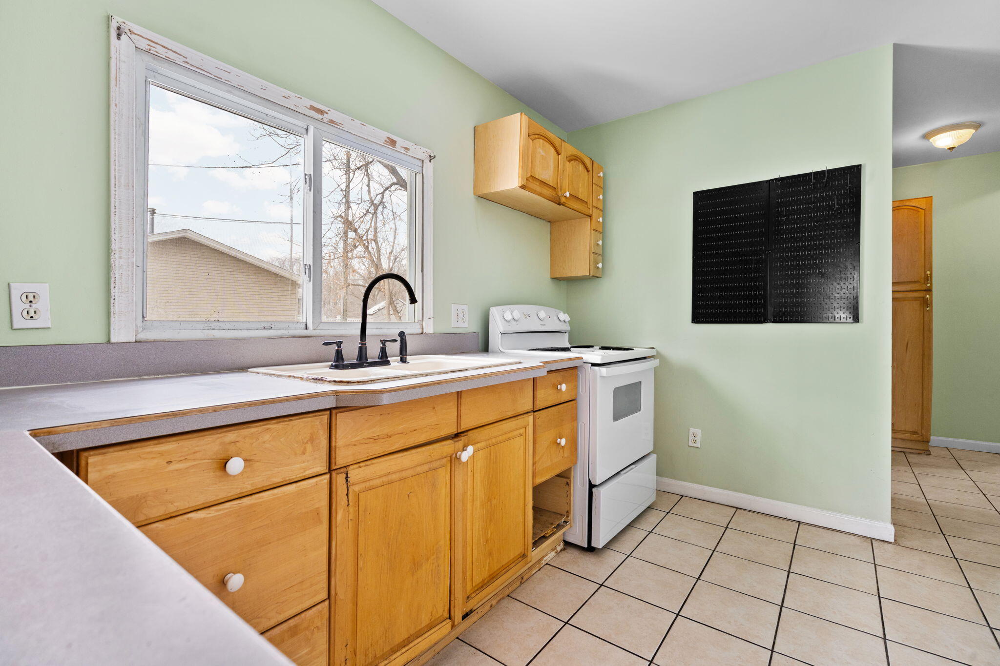 2193 Holmes Road Ypsilanti, MI 48198 - Photo 14 of 46 Kitchen
