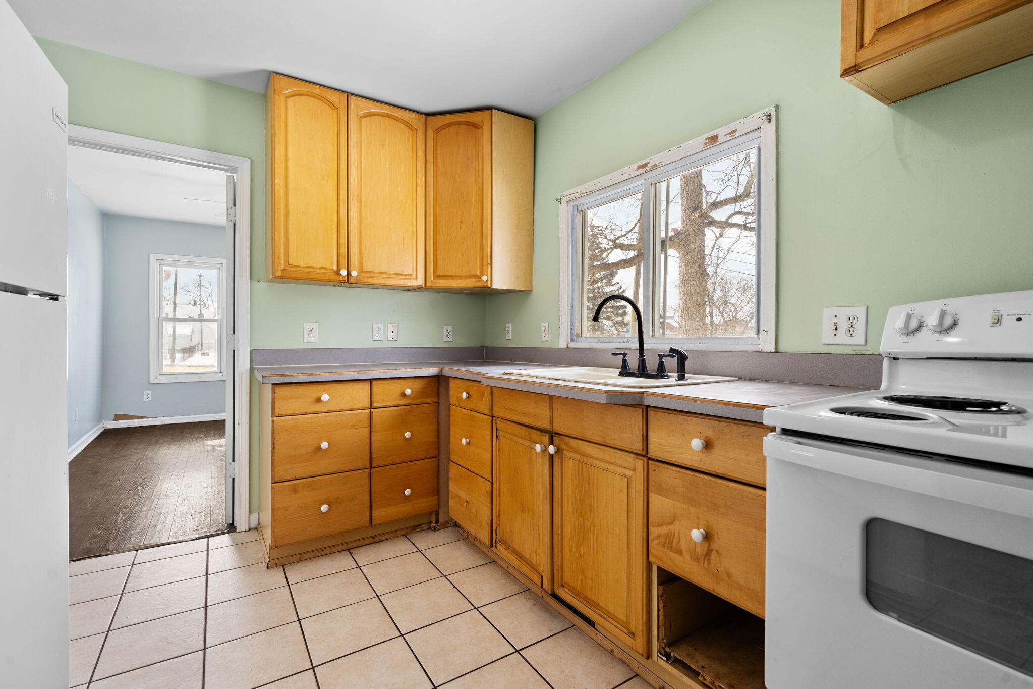 2193 Holmes Road Ypsilanti, MI 48198 - Photo 15 of 46 Kitchen