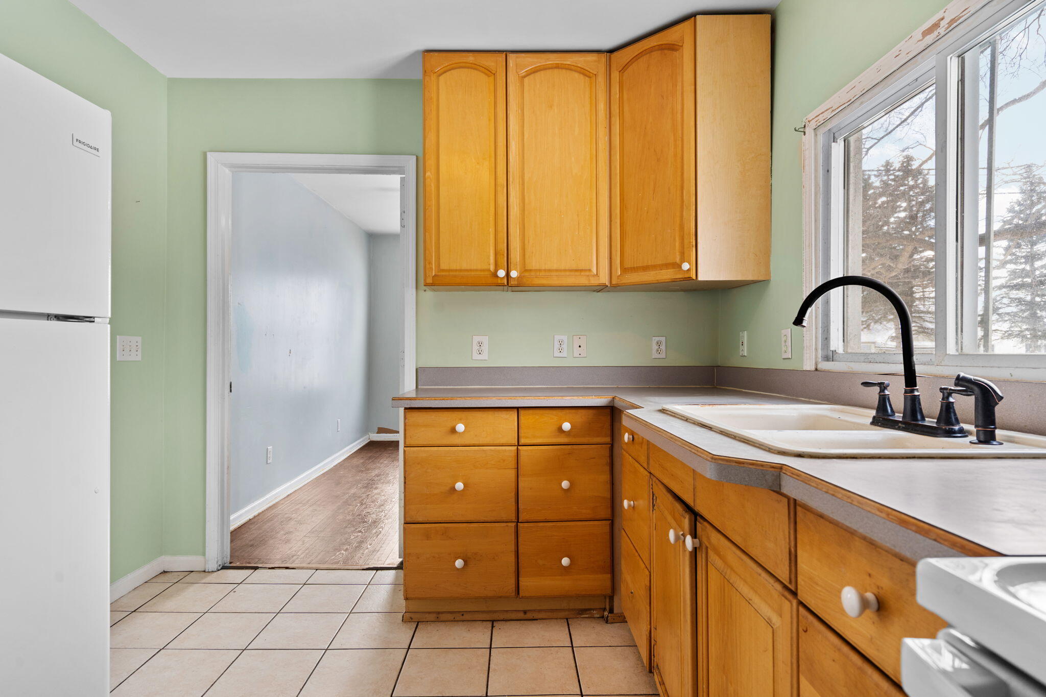 2193 Holmes Road Ypsilanti, MI 48198 - Photo 16 of 46 Kitchen