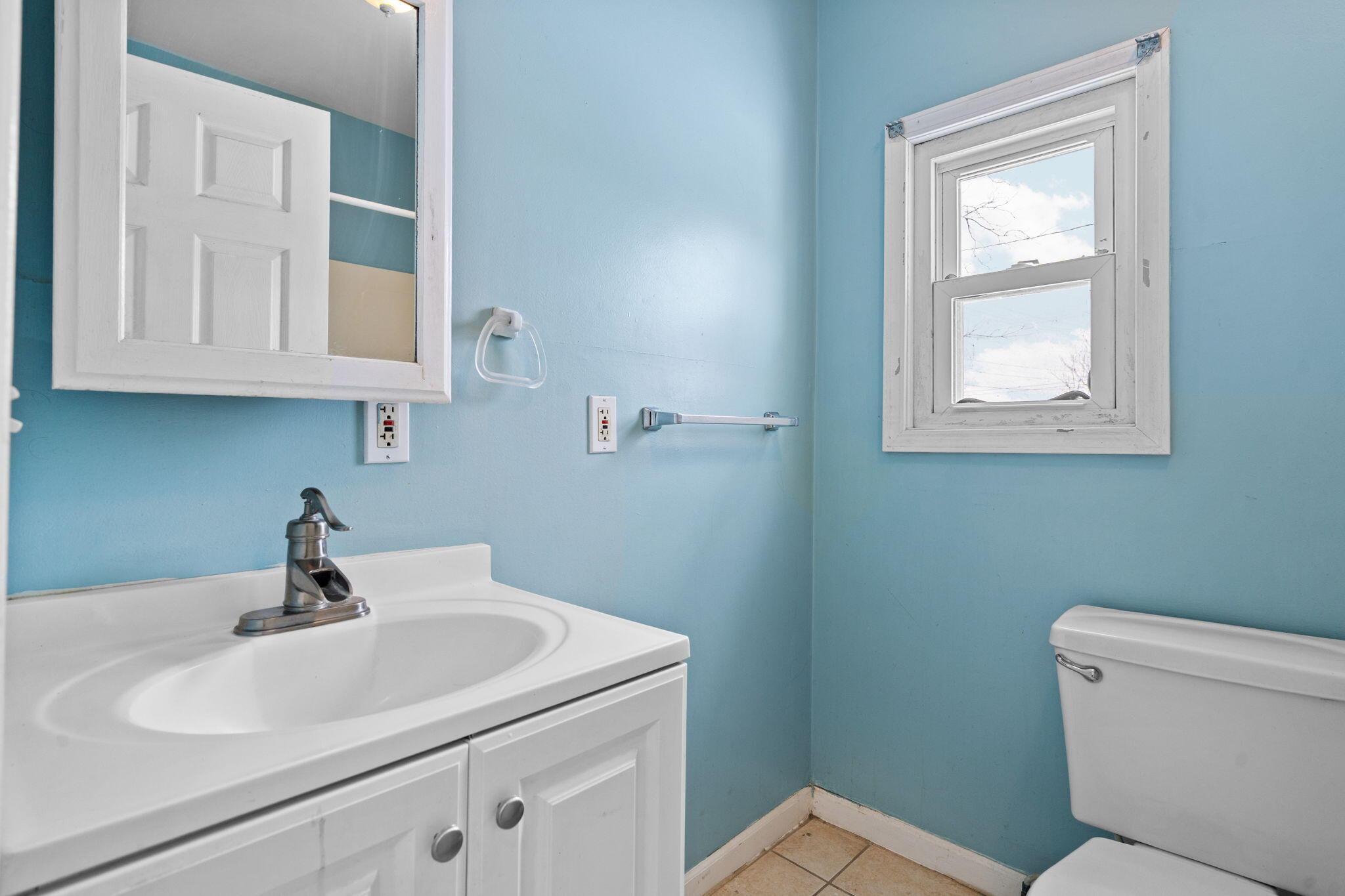 2193 Holmes Road Ypsilanti, MI 48198 - Photo 17 of 46 Full bath main floor