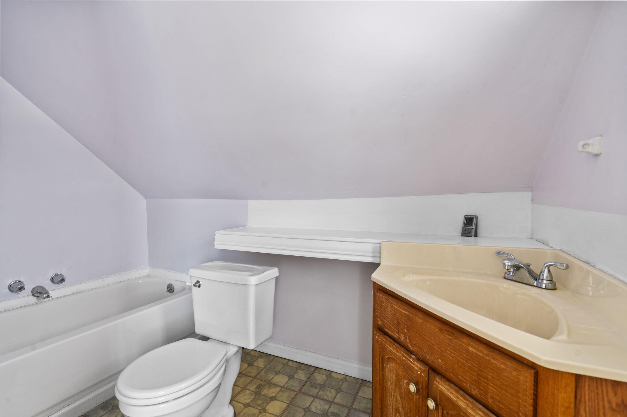 2193 Holmes Road Ypsilanti, MI 48198 - Photo 24 of 46 Upper full bath