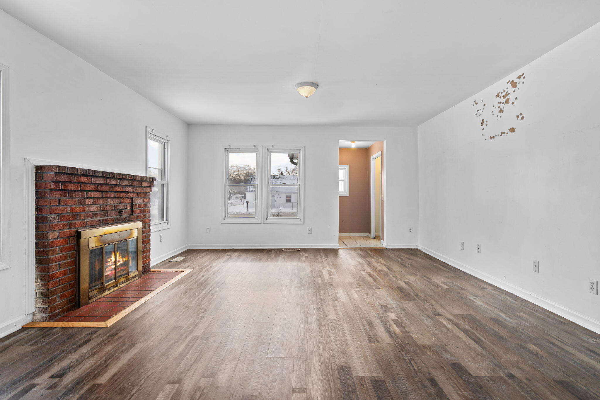 2193 Holmes Road Ypsilanti, MI 48198 - Photo 3 of 46 Living room
