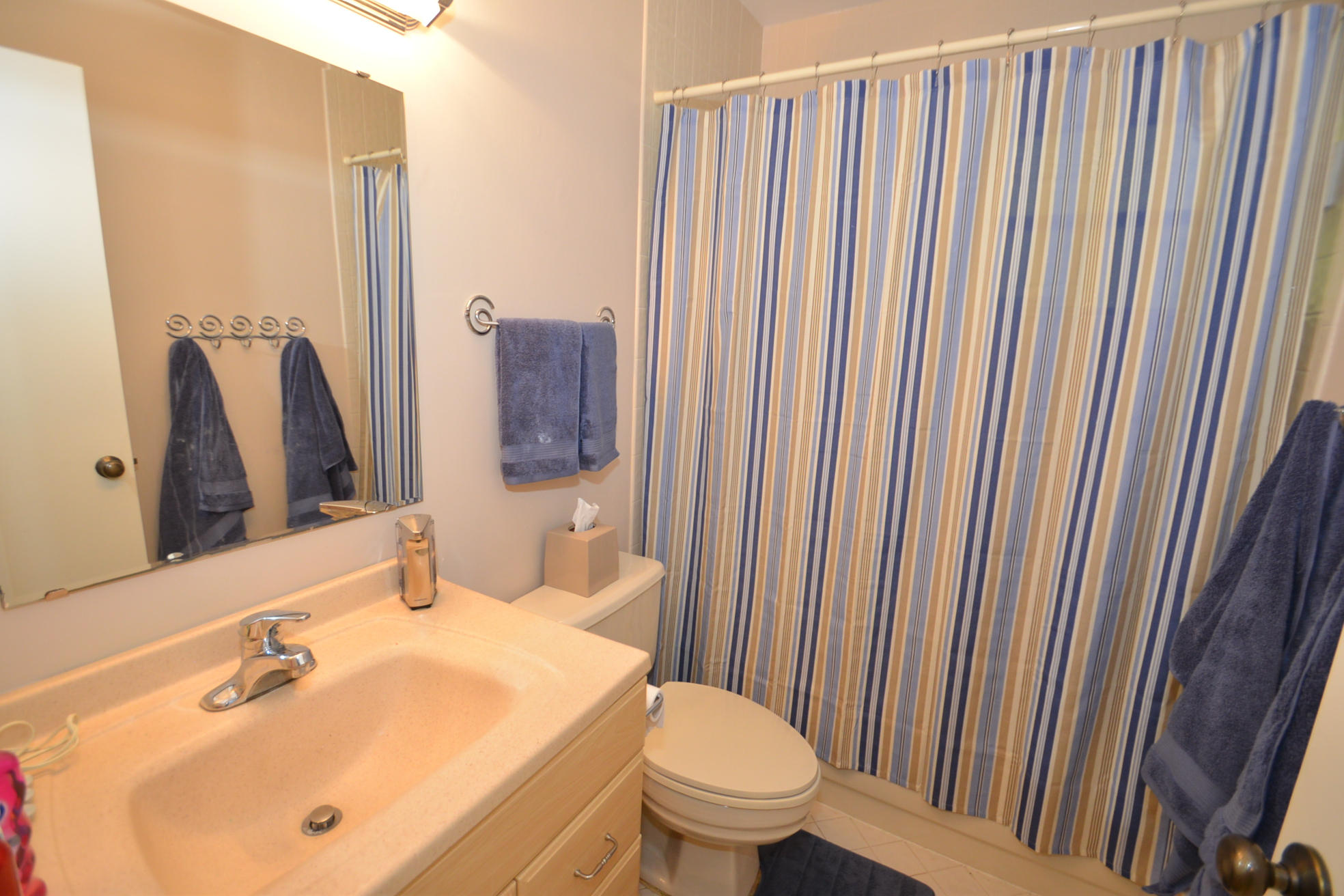2407 Northwest 40th Circle Boca Raton, FL 33431 - Photo 19 of 27 Guest Bath