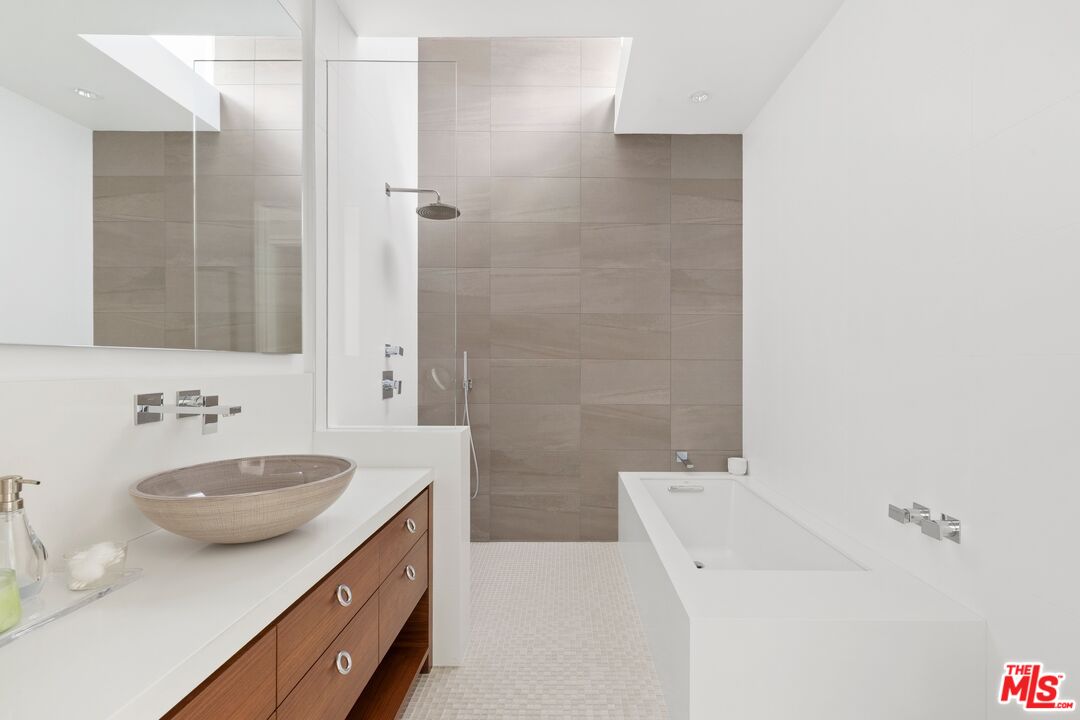 2654 Roscomare Road Los Angeles, CA 90077 - Photo 24 of 29
