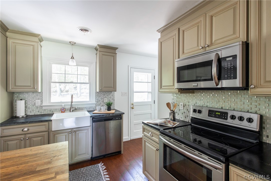 2143 Tower Hill Road Powhatan, VA 23139 - Photo 8 of 26 Gallery Image 8