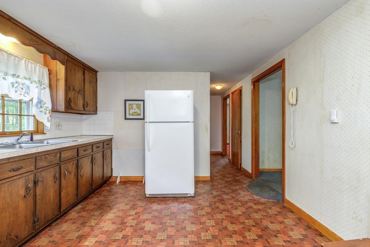 3 Madison Avenue Pelham, NH 03076 - Photo 13 of 42