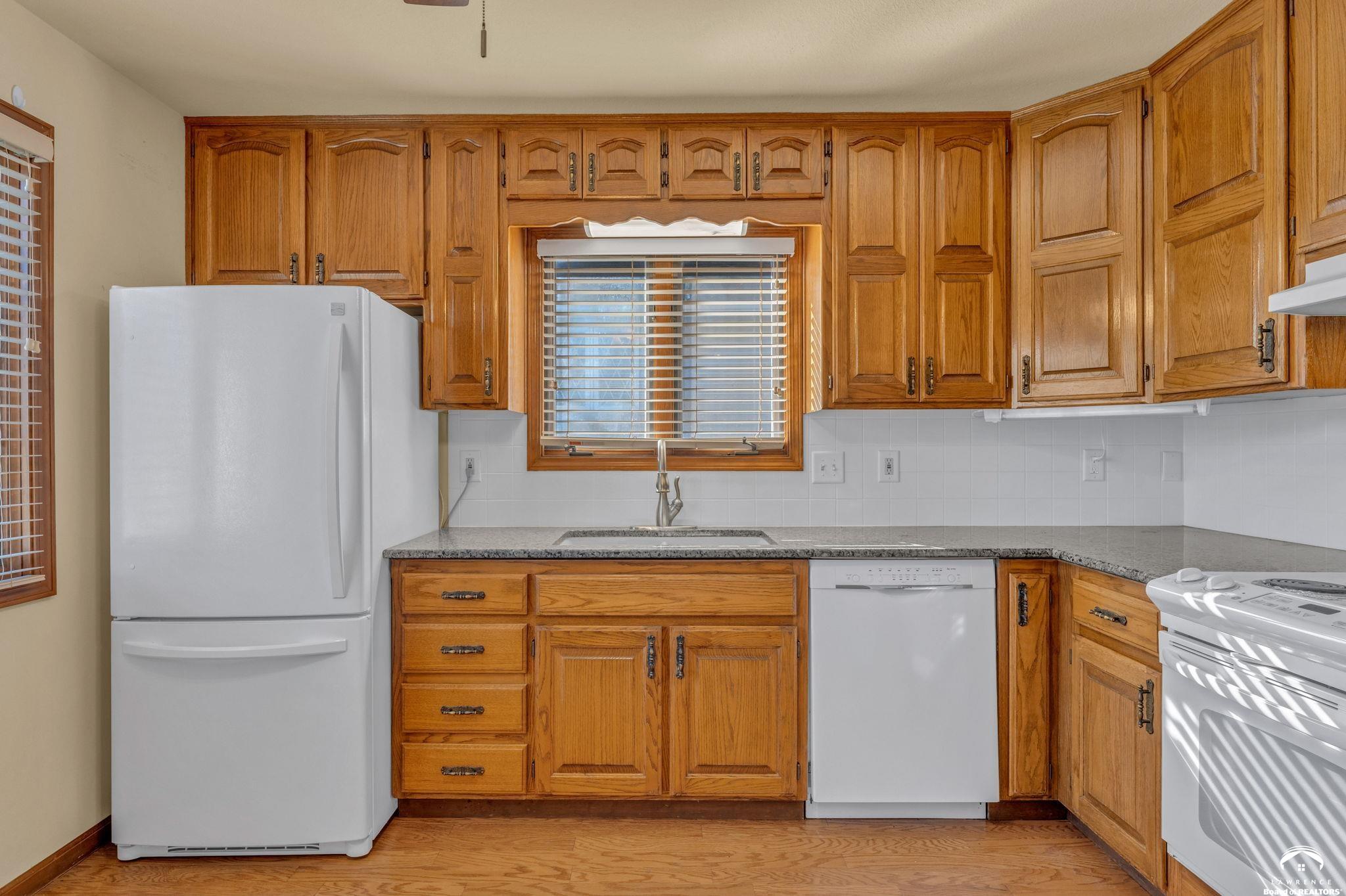 2724 Chipperfield Road Lawrence, KS 66047 - Photo 8 of 30