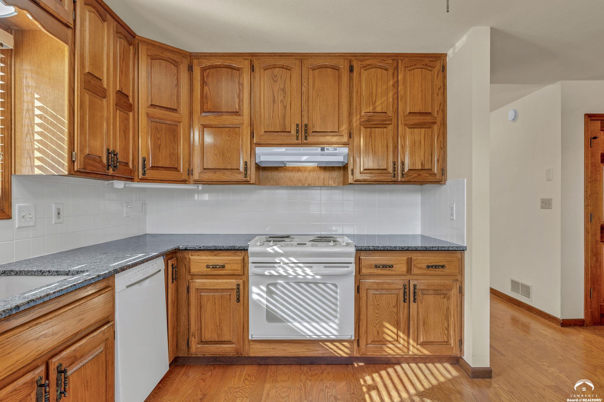 2724 Chipperfield Road Lawrence, KS 66047 - Photo 10 of 30