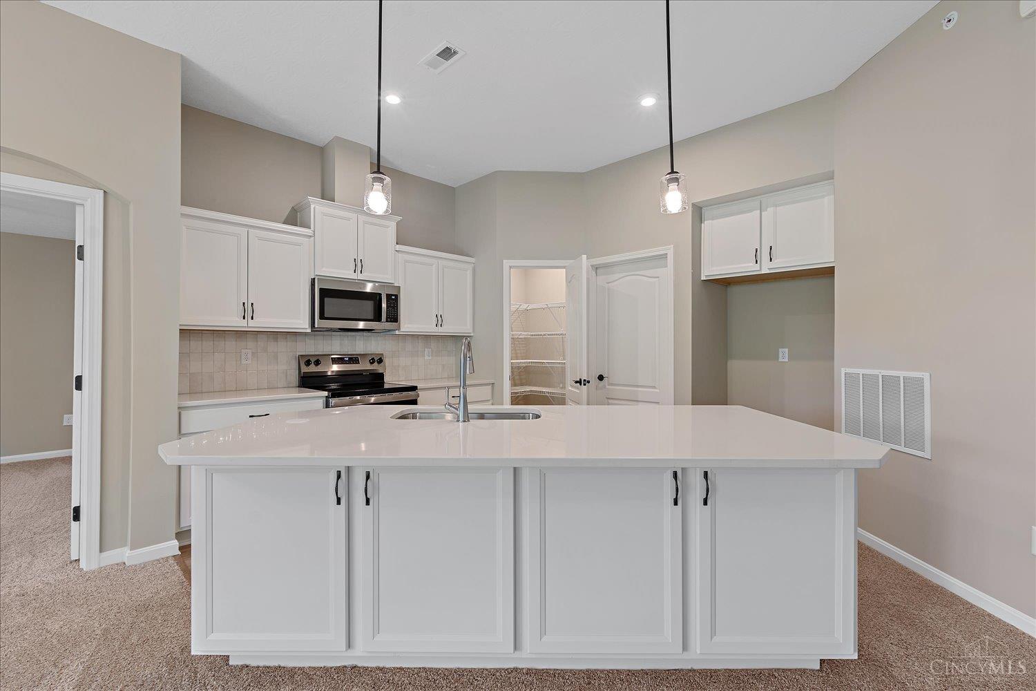 547 Tradition Ridge, Unit 81301 Cincinnati, OH 45245 - Photo 3 of 37