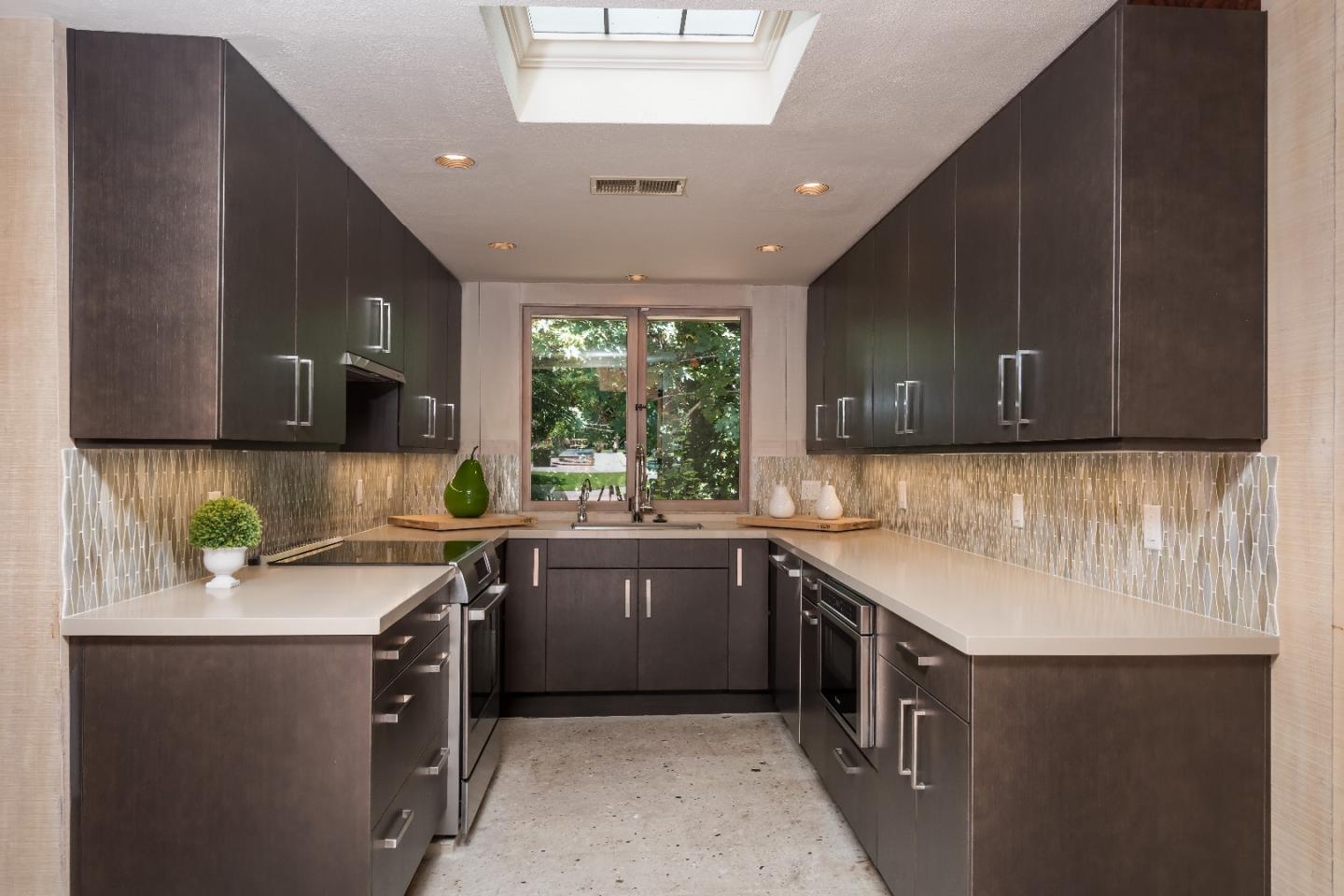 190 Bridge Road Hillsborough, CA 94010 - Photo 21 of 28