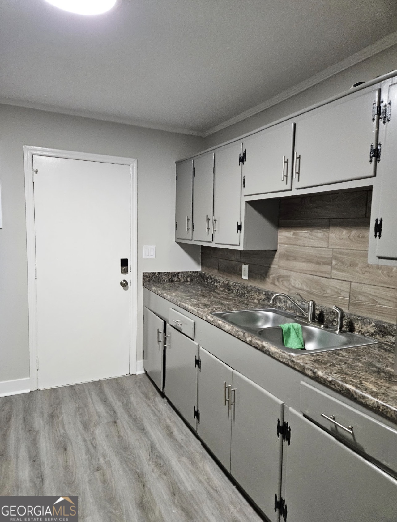 101 King Street Fort Valley, GA 31030 - Photo 7 of 17 a kitchen with granite countertop a sink a stove and cabinets
