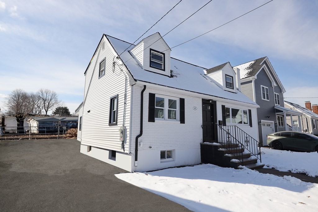 40 Como Road Boston, MA 02136 - Photo 2 of 31 a front view of a house with a yard