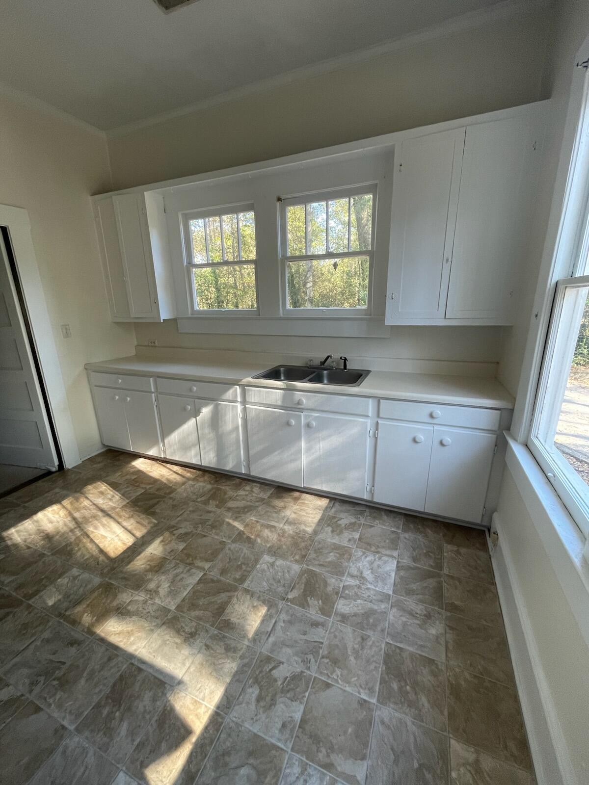 1218 Wichman Street Walterboro, SC 29488 - Photo 10 of 19 IMG_2248