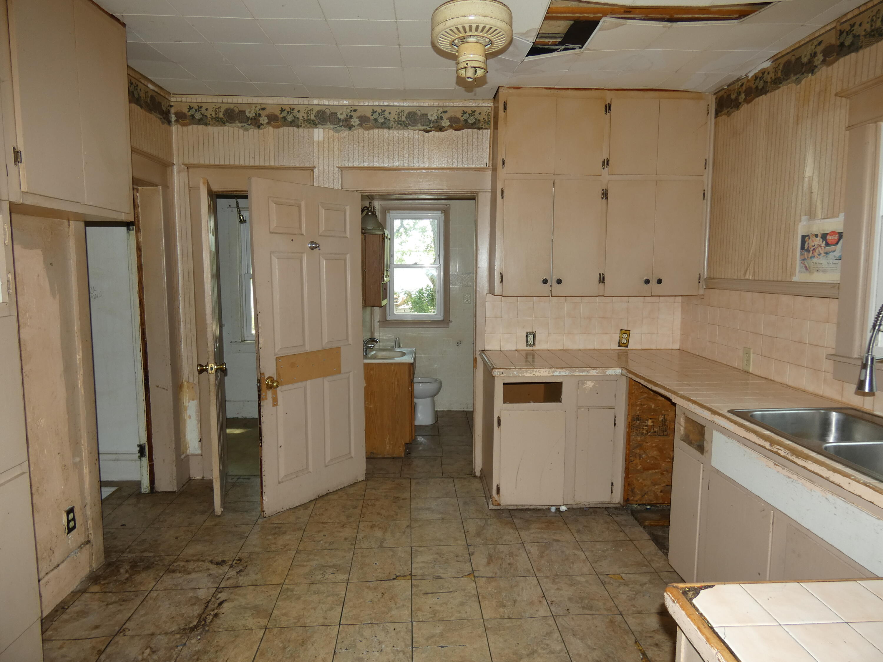 2529 Somerlayton Road Benton Harbor, MI 49022 - Photo 10 of 21 P1060949