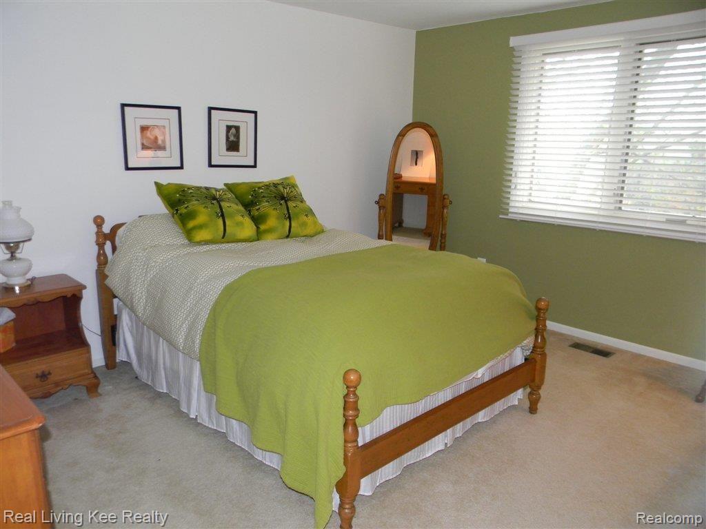 730 Stanford Circle Rochester, MI 48309 - Photo 16 of 24 Bedroom 3