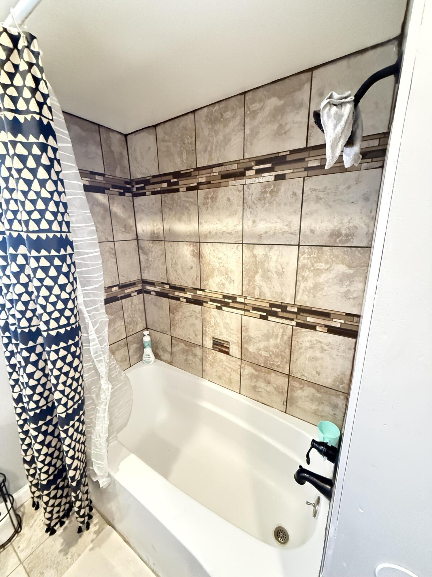 610 Western Street Inkster, MI 48141 - Photo 13 of 26 Bathroom 3