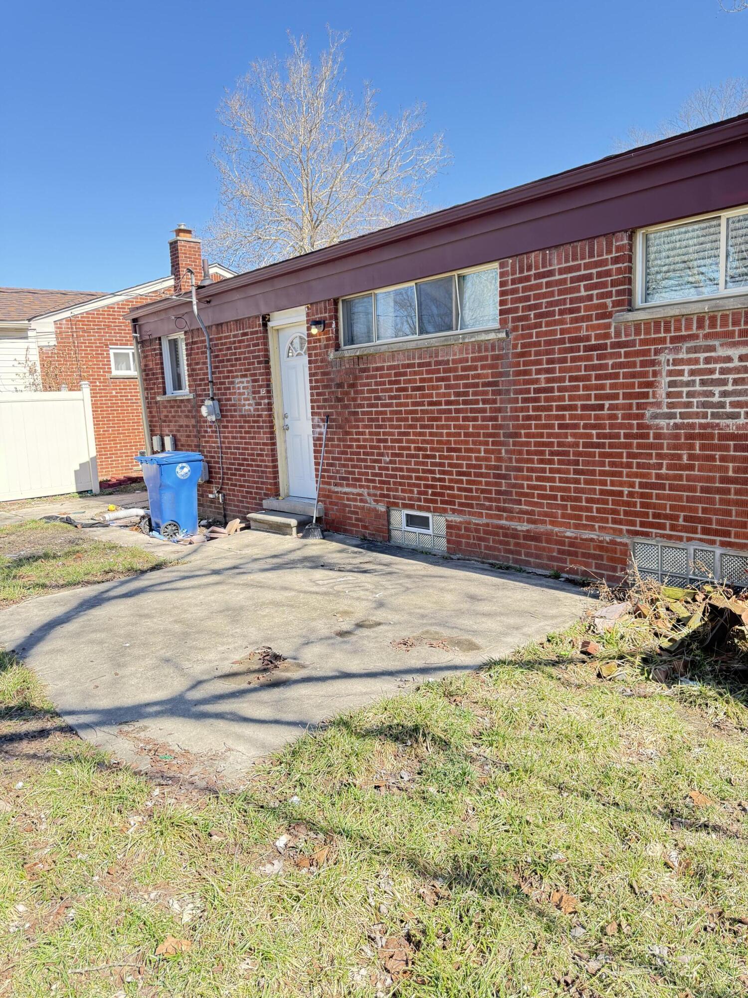 610 Western Street Inkster, MI 48141 - Photo 26 of 26 Back Patio