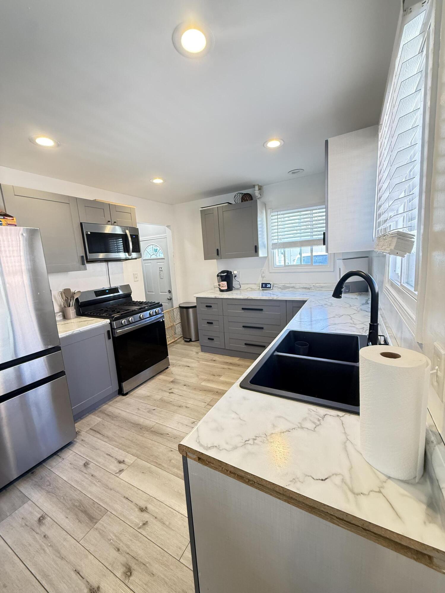 610 Western Street Inkster, MI 48141 - Photo 6 of 26 Kitchen