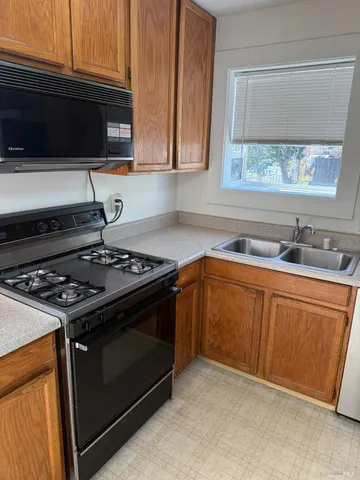 $2,400 | 472 Church Street, Sonoma, CA 95476