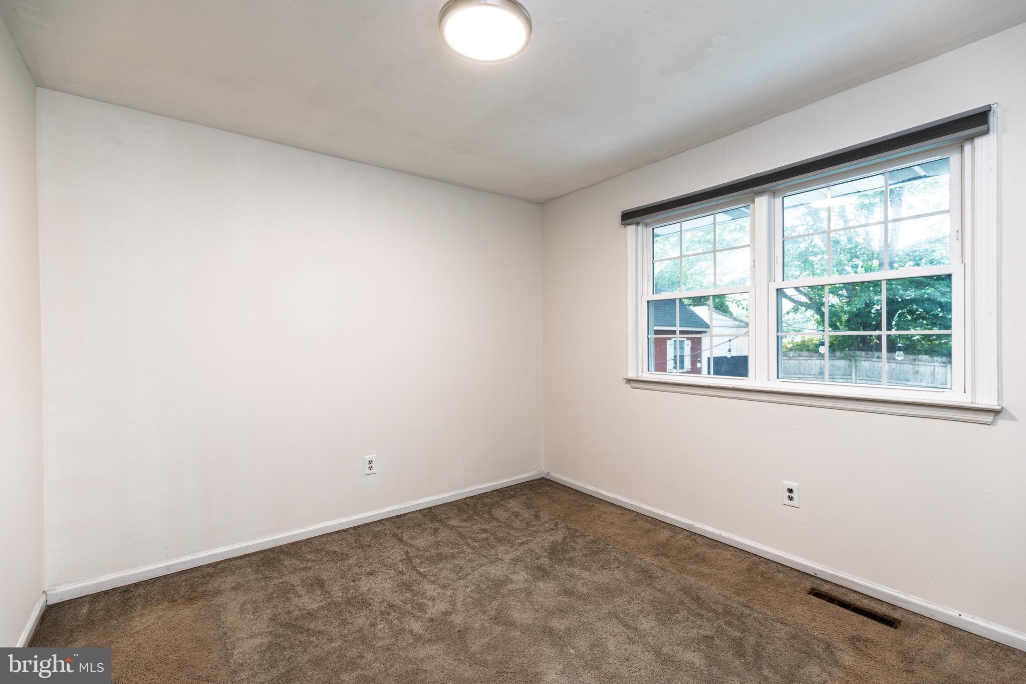 37 Millbrook Road Newark, DE 19713 - Photo 28 of 49 an empty room with a window