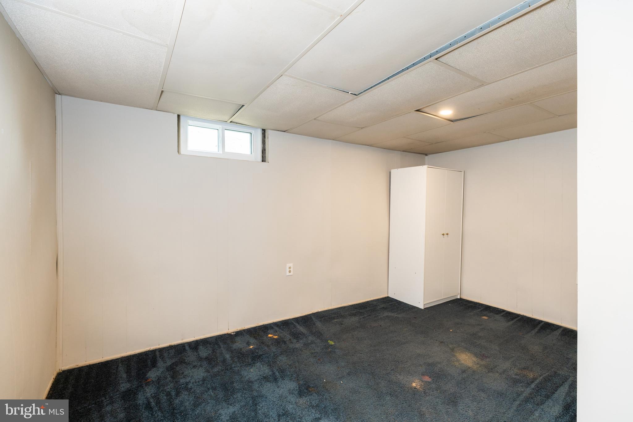 37 Millbrook Road Newark, DE 19713 - Photo 36 of 49 an empty room with windows