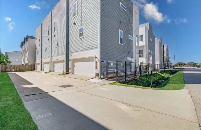 $3,200 | 2116 Naomi Street, Unit B, Houston, TX 77054