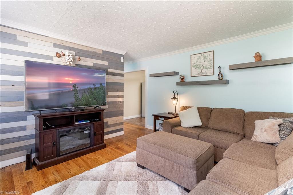 4811 Harvey Road Jamestown, NC 27282 - Photo 4 of 25 Gallery Image 4