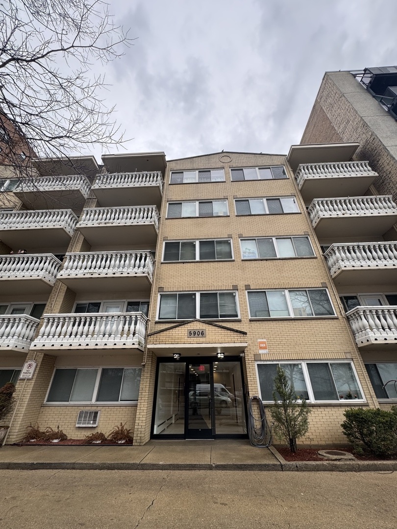 5906 North Sheridan Road, Unit 4F Chicago, IL 60660 - Photo 1 of 15