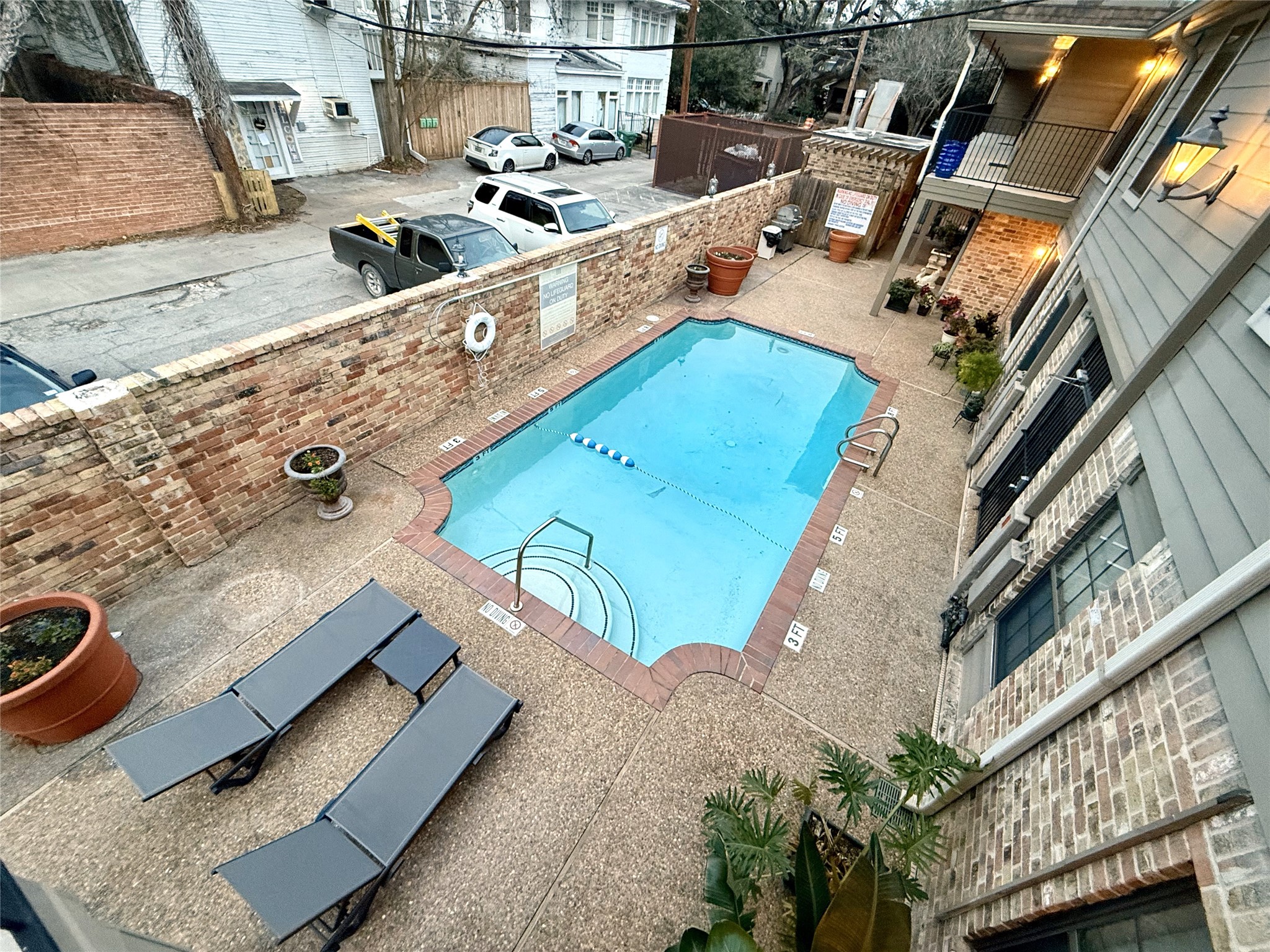 606 Marshall Street, Unit B13 Houston, TX 77006 - Photo 18 of 23 a view of gym equipment and front view of building