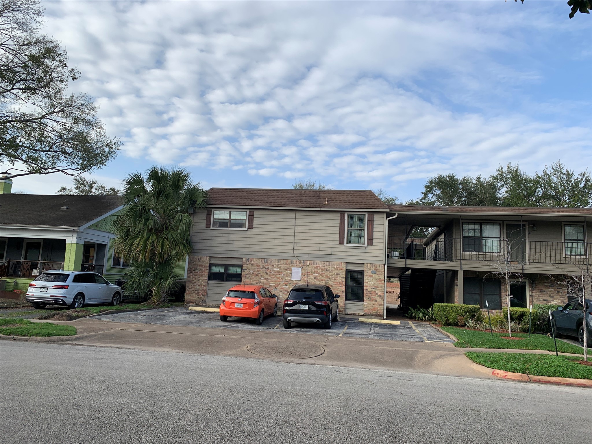 606 Marshall Street, Unit B13 Houston, TX 77006 - Photo 23 of 23 a car parked in front of a house