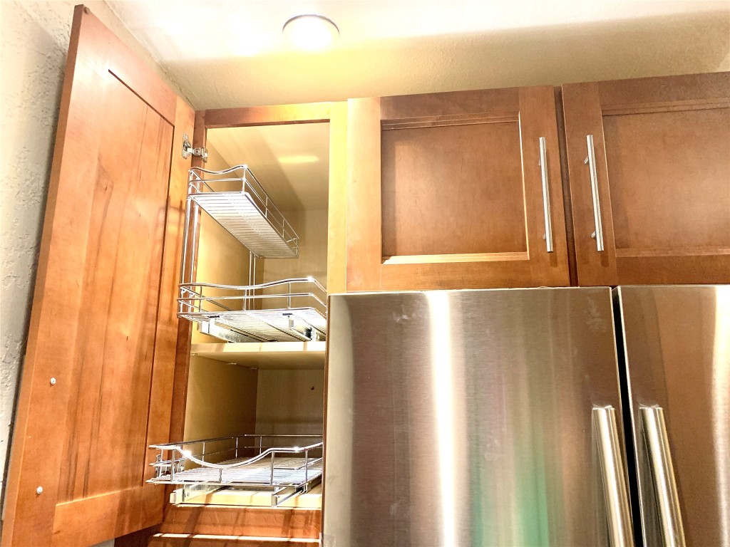 606 Marshall Street, Unit B13 Houston, TX 77006 - Photo 5 of 23 a bathroom with a bathtub and a shower