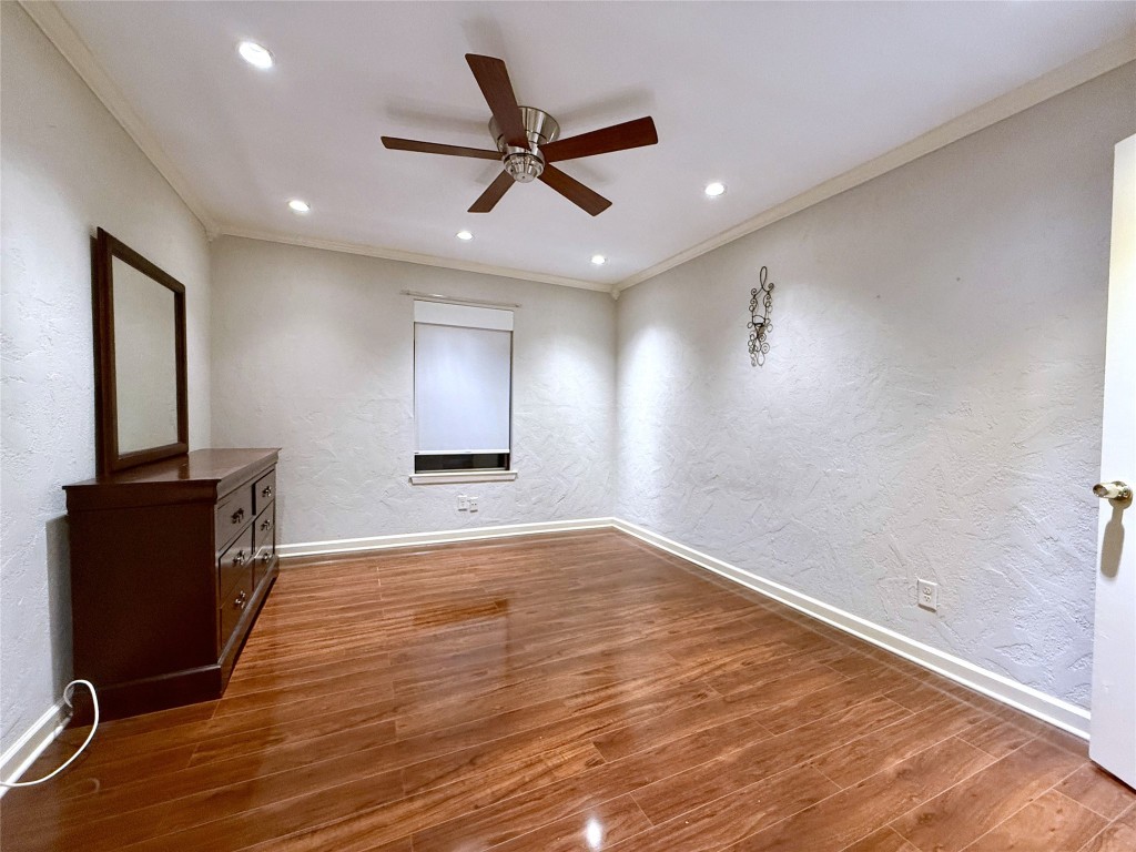 606 Marshall Street, Unit B13 Houston, TX 77006 - Photo 8 of 23 a view of a livingroom with a ceiling fan and wooden floor