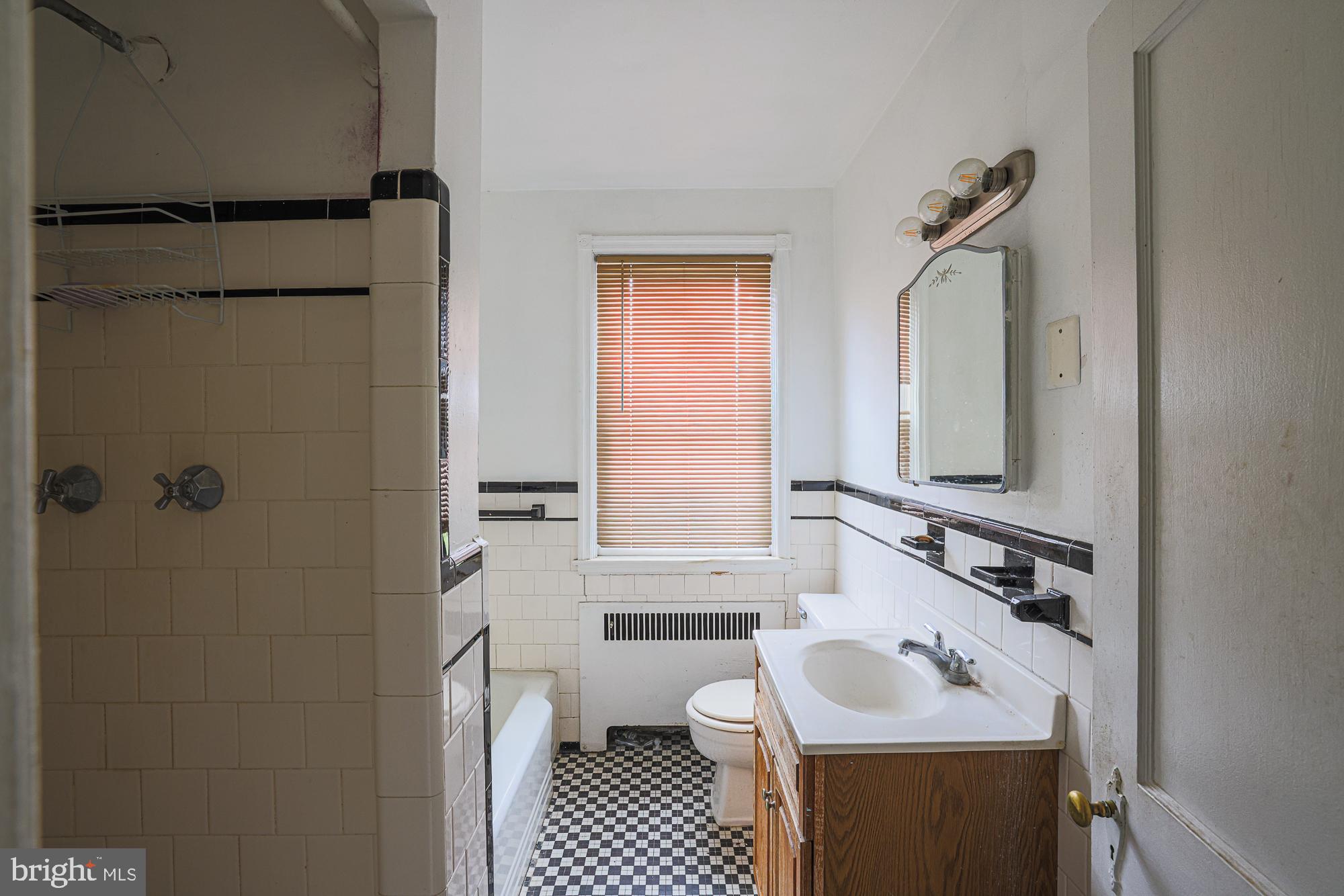 1540 Kingsway Road Baltimore, MD 21218 - Photo 9 of 39